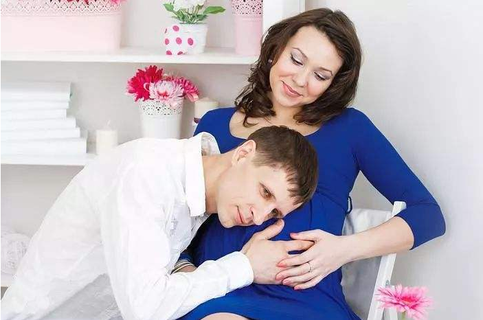 胎兒在肚子里會無聊嗎 胎兒在肚子里會做什么