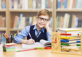 孩子做作業家長不能玩手機嗎  家長玩手機有什么影響