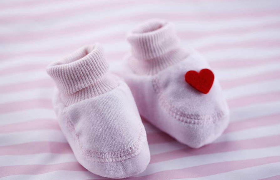 寶寶冬天愛扯襪子怎么辦 孩子冬天喜歡扯襪子如何制止他