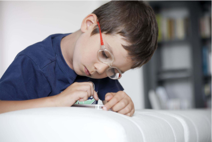 孩子近視應(yīng)不應(yīng)該一直戴眼鏡 孩子近視一直戴眼鏡好不好