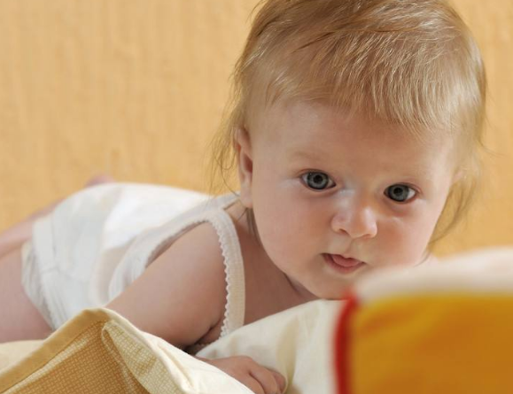 寶寶頭發稀黃怎么回事 頭發稀黃可能是缺鋅 寶寶頭發稀黃怎么回事 頭發稀黃可能是缺鋅