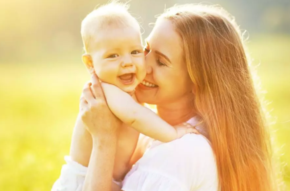 寶寶一抱就哭怎么辦  寶寶一抱就哭解決辦法