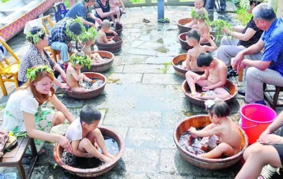 新生兒艾葉洗澡好嗎  新生兒艾葉洗澡注意事項