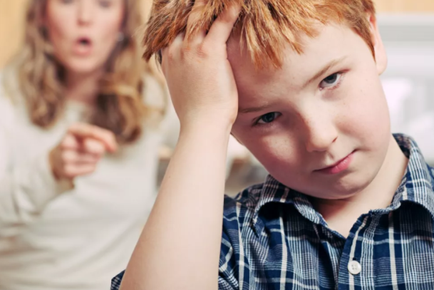 總是批評(píng)孩子有哪些壞處   父母批評(píng)孩子的影響