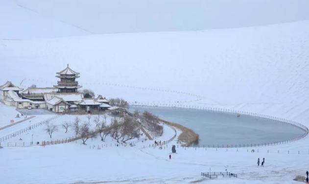 2018第一場(chǎng)雪朋友圈說(shuō)說(shuō) 下雪朋友圈心情句子