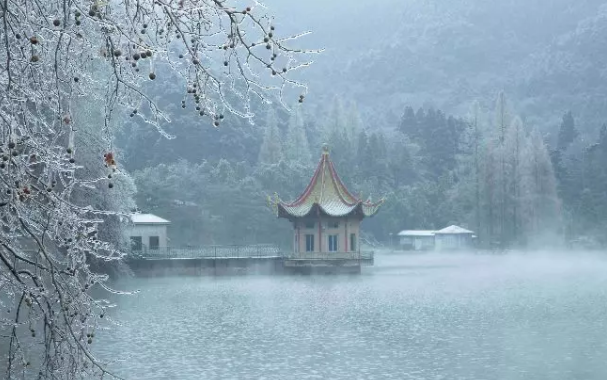 2018第一場(chǎng)雪朋友圈說(shuō)說(shuō) 下雪朋友圈心情句子