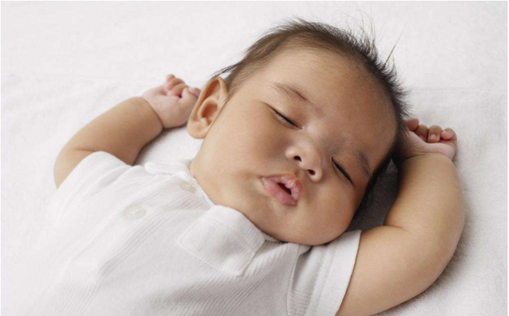 冬天新生兒睡覺用睡袋好嗎 冬天寶寶睡覺怎么穿好