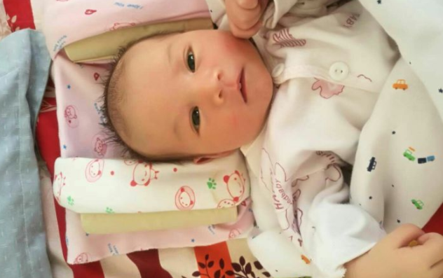 新生兒可以用枕頭嗎  新生兒幾個月可以用枕頭