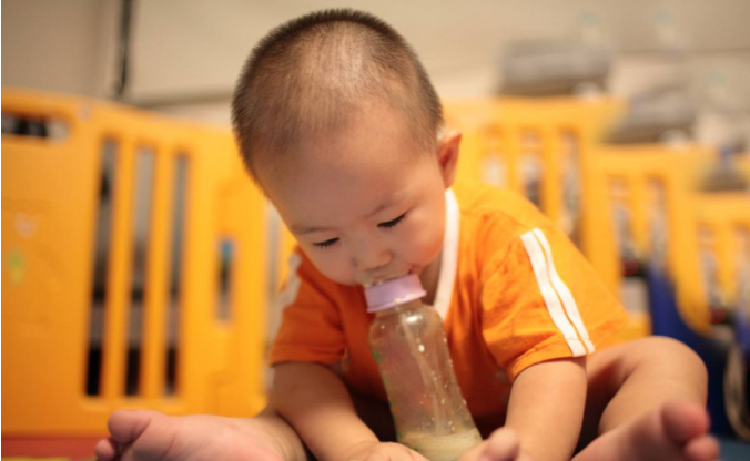 奶瓶變黃怎么處理 奶瓶多久消毒一次最好