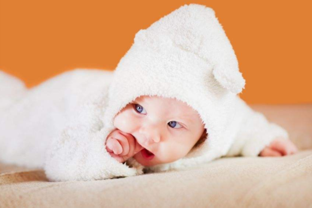 寶寶喜歡吸手指怎么辦 寶寶愛吸手指是什么原因