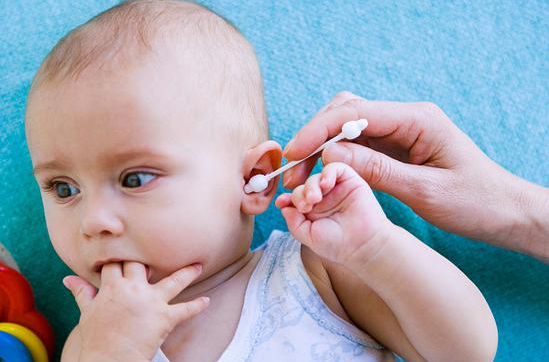 寶寶耳朵上有個小孔是怎么回事 耳朵上的小孔嚴重嗎 寶寶耳朵上有個小孔是怎么回事 耳朵上的小孔嚴重嗎