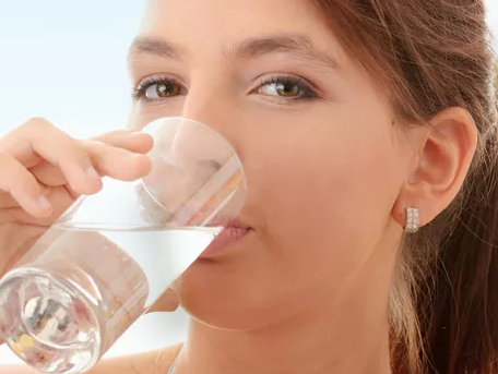 如何知道寶寶想喝水 孕婦哪些表現表明胎兒想喝水