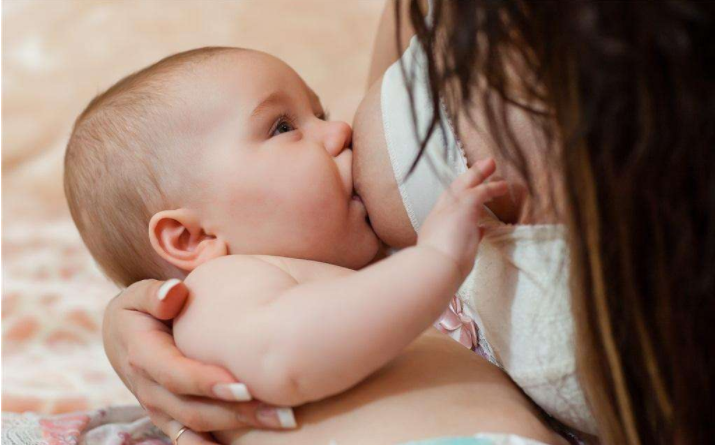 孩子經常摸媽媽乳房怎么辦 孩子經常摸媽媽乳房要制止嗎