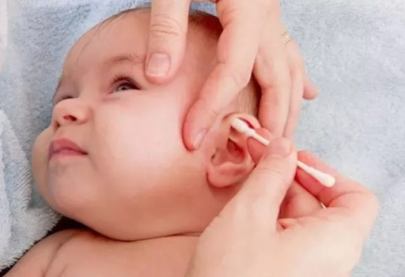 寶寶耳朵邊有個小孔是什么 耳朵邊小孔注意事項