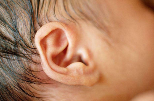 寶寶耳朵邊有個小孔是什么 耳朵邊小孔注意事項