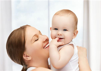 寶寶乳糖不耐受還可以喂母乳嗎 寶寶乳糖不耐受有哪些癥狀