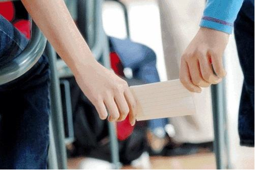 孩子早戀有哪些表現 孩子早戀有什么影響