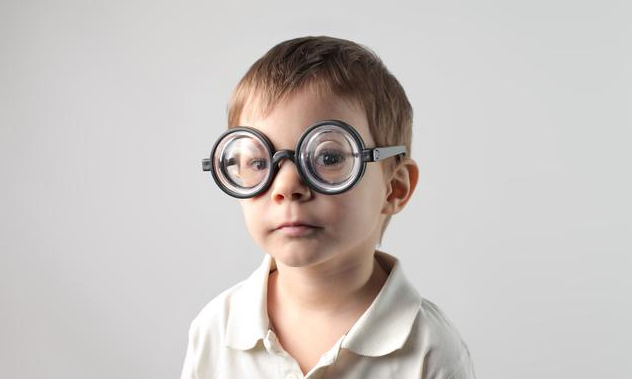 什么年齡孩子容易發生近視 孩子近視的常見誤區