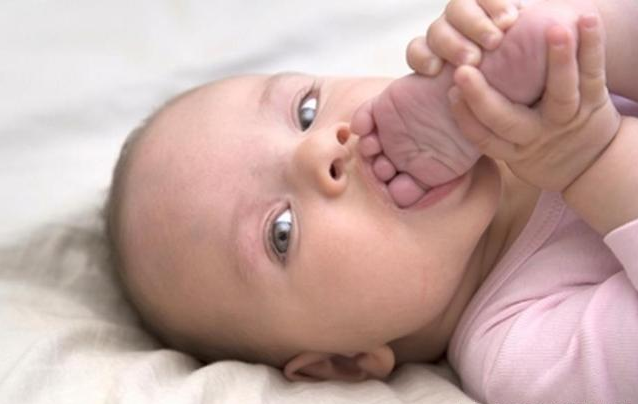 1到12個月寶寶發育標準是什么 1~12個月寶寶發育標準 1到12個月寶寶發育標準是什么 1~12個月寶寶發育標準