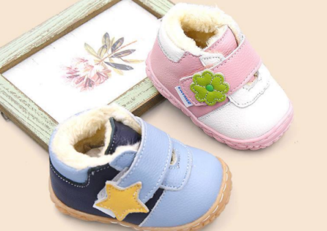 寶寶剛開始走路要不要穿鞋 寶寶鞋子選擇建議