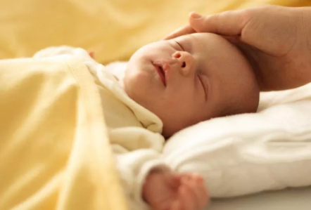 怎么給寶寶做撫觸操 寶寶撫觸操操作手法步驟