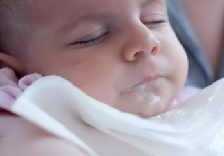 10個預防吐奶的技巧方法 寶寶吐奶怎么辦