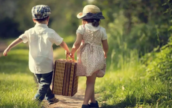 大寶和二寶爭寵怎么辦 兩個孩子爭寵解決辦法