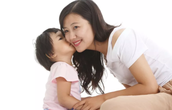 大寶和二寶爭寵怎么辦 兩個孩子爭寵解決辦法