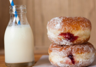 寶寶可以空腹喝牛奶嗎 空腹喝牛奶會拉肚子嗎