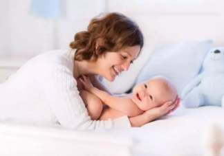 產后初乳能給孩子吃嗎 產后初乳有毒不能喝嗎