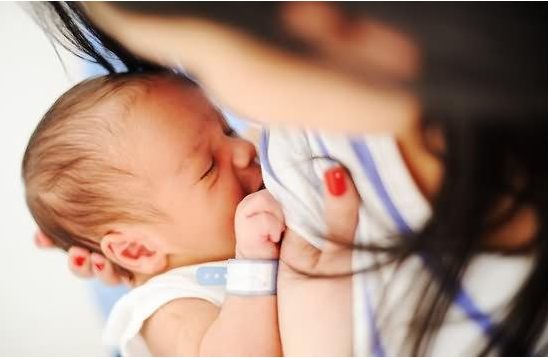 產(chǎn)后第一天沒奶水怎么回事 產(chǎn)后什么時(shí)候開奶 產(chǎn)后第一天沒奶水怎么回事 產(chǎn)后什么時(shí)候開奶