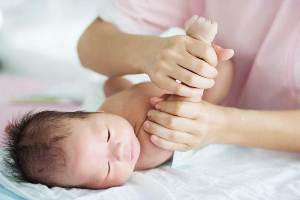 月子中心和月嫂哪個更好 月子中心和月嫂的區別