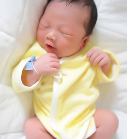 新生兒掉頭發是怎么回事 新生兒掉頭發怎么辦