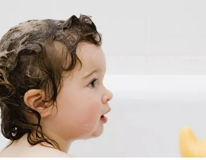 孩子不愛洗澡怎么辦 孩子不愛洗澡的原因