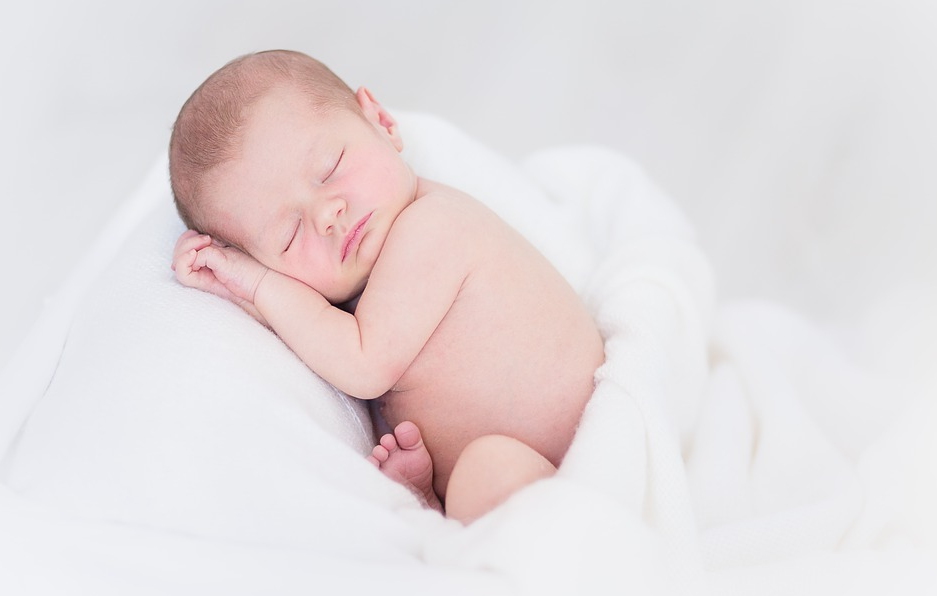 給寶寶喂奶一側(cè)乳房應(yīng)該要多久 可以一邊喂15分鐘嗎 給寶寶喂奶一側(cè)乳房應(yīng)該要多久 可以一邊喂15分鐘嗎