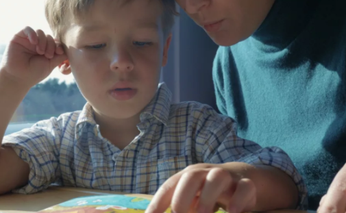 過年逼孩子打招呼好嗎 逼孩子打招呼的影響