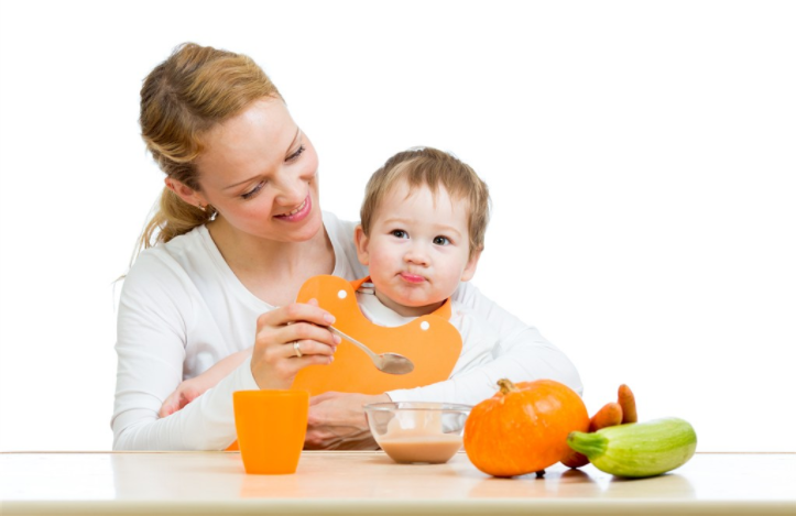 孩子不愛吃飯是慣出來(lái)的嗎 給孩子喂飯的小訣竅
