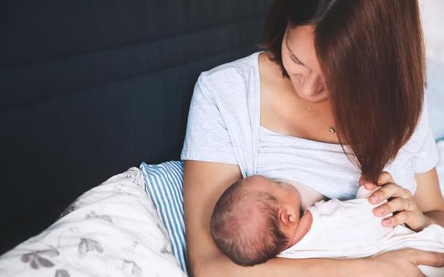 寶寶睡覺愛含乳頭正常嗎 寶寶奶睡的正確方式 寶寶睡覺愛含乳頭正常嗎 寶寶奶睡的正確方式