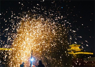 孩子睡前成長童話 小年獸過新年