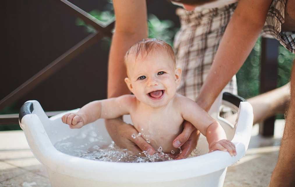 孩子洗澡后可以喝奶嗎 孩子洗澡完哪些事情不能做