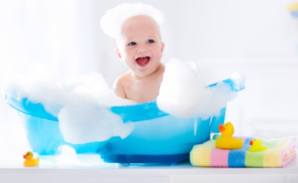 春季給新生兒洗澡要注意什么 春季如何給新生兒洗澡