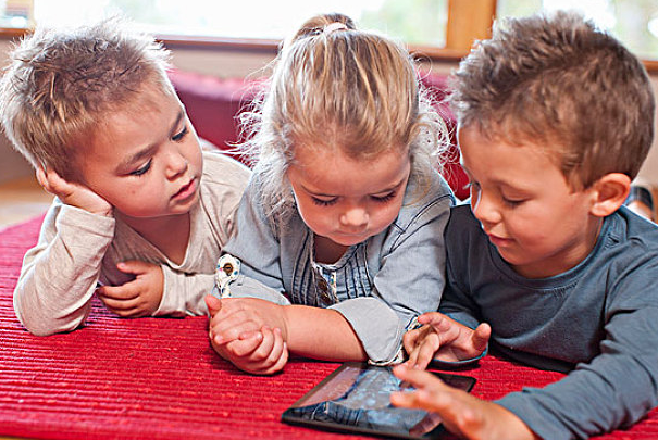 上學(xué)路上怎么叮囑孩子好 幼兒園的路上給孩子說什么好