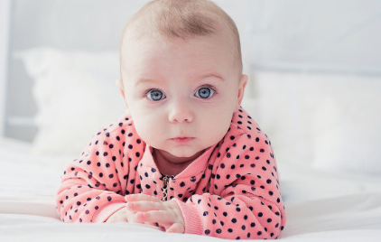 為什么小孩老是愛眨眼睛 小孩愛眨眼睛是怎么回事