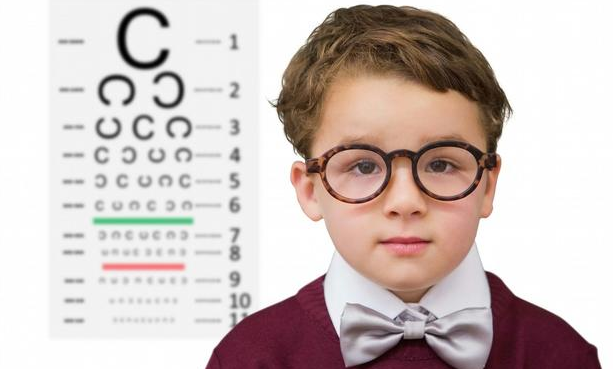 寶寶弱視的常見(jiàn)表現(xiàn)有哪些 寶寶弱視的常見(jiàn)表現(xiàn)