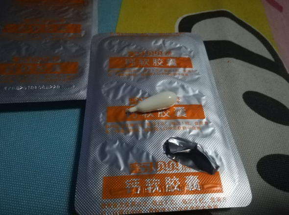 蜜牙貝貝補鈣軟膠囊四歲寶寶吃幾顆 蜜牙貝貝補鈣軟膠囊怎么給孩子吃