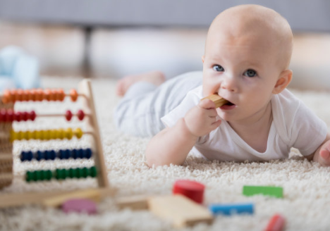 在寶寶爬行期的關鍵期怎么爬行 史上最全教寶寶爬行的方法