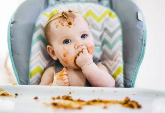 寶寶愛吃手怎么戒掉 寶寶愛吃手什么時候戒掉好