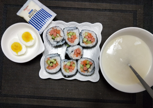 陪著孩子吃早餐說說 和孩子一起吃早餐說說朋友圈2019