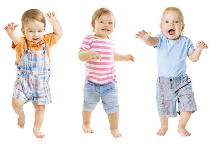 不要牽著寶寶的手學走路累人還傷寶寶 教寶寶走路的正確方式