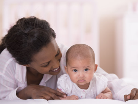 孩子睡覺老是搖頭是怎么回事 寶寶搖頭頭發磨沒了是什原因